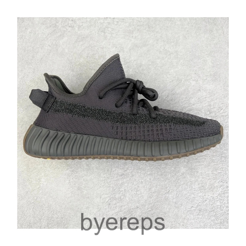 Yeezy 350 — photo 3 of 4