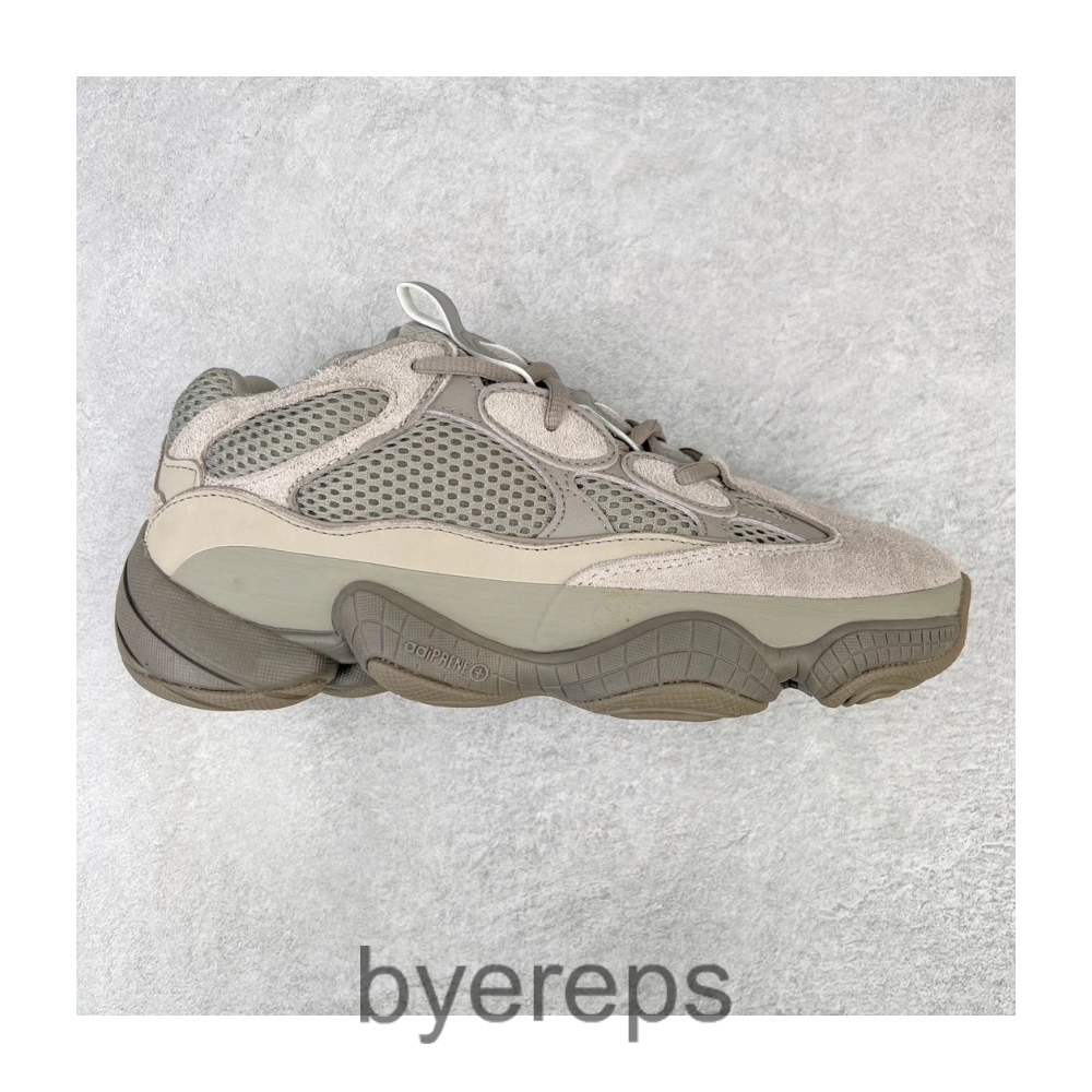 Yeezy 500 — photo 3 of 4