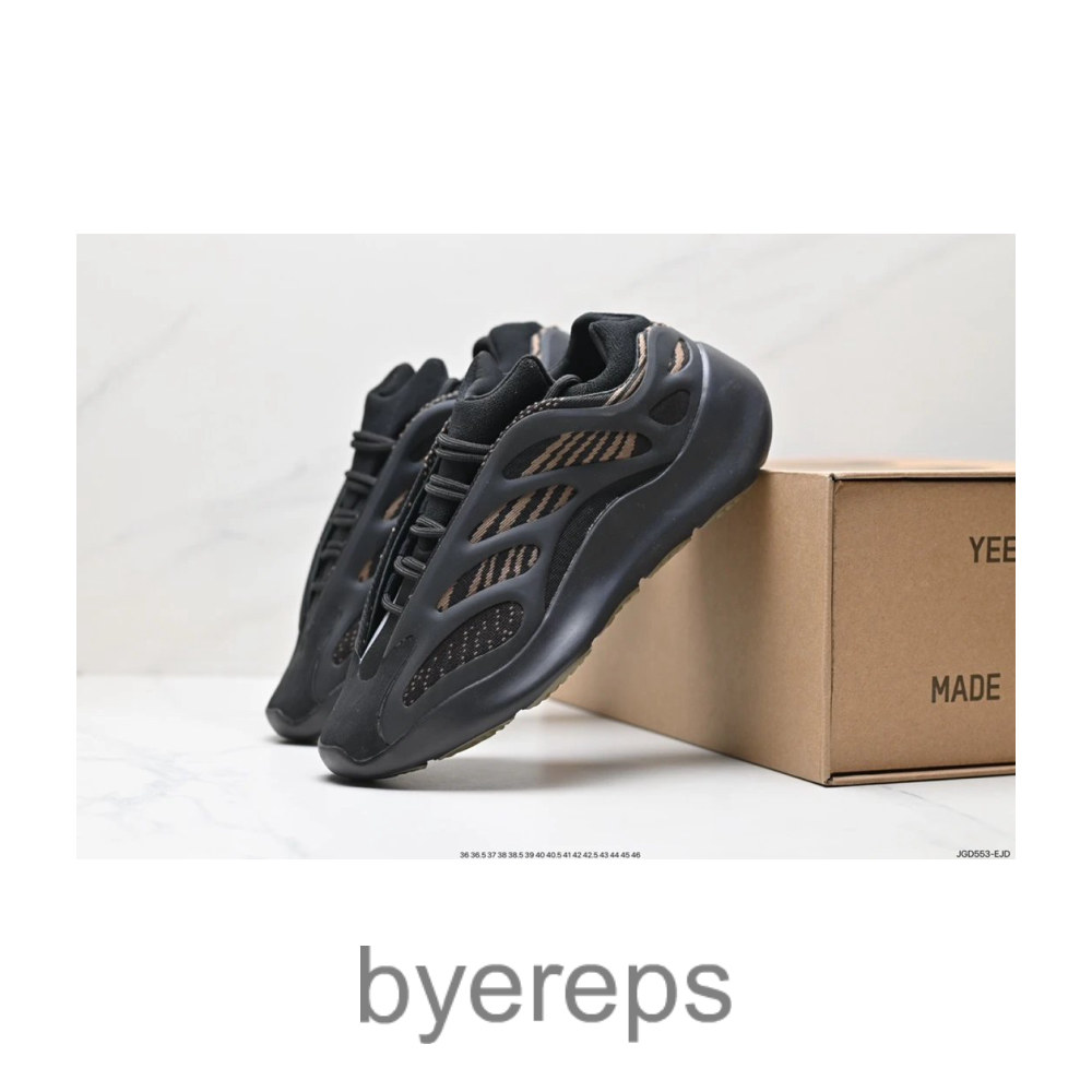 Yeezy 700 — photo 4 of 4