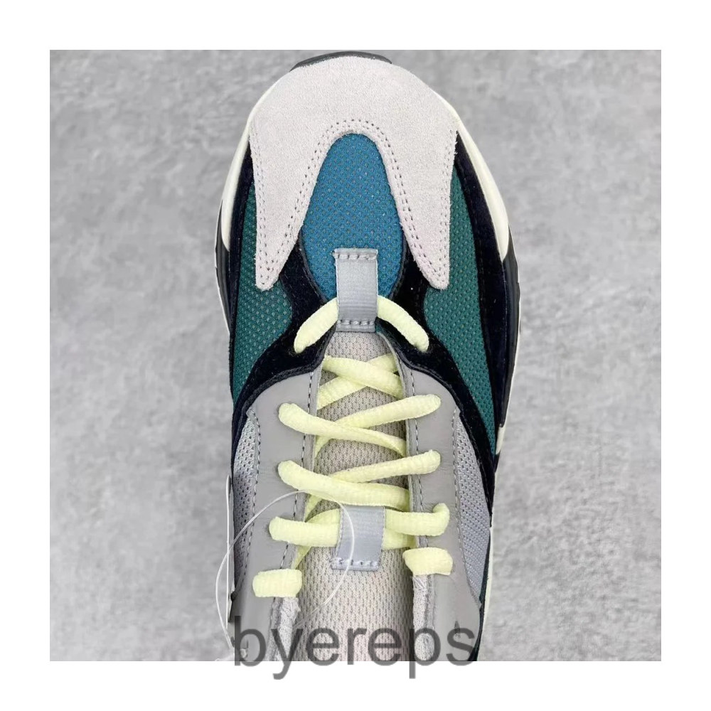 Yeezy 700 — photo 3 of 4