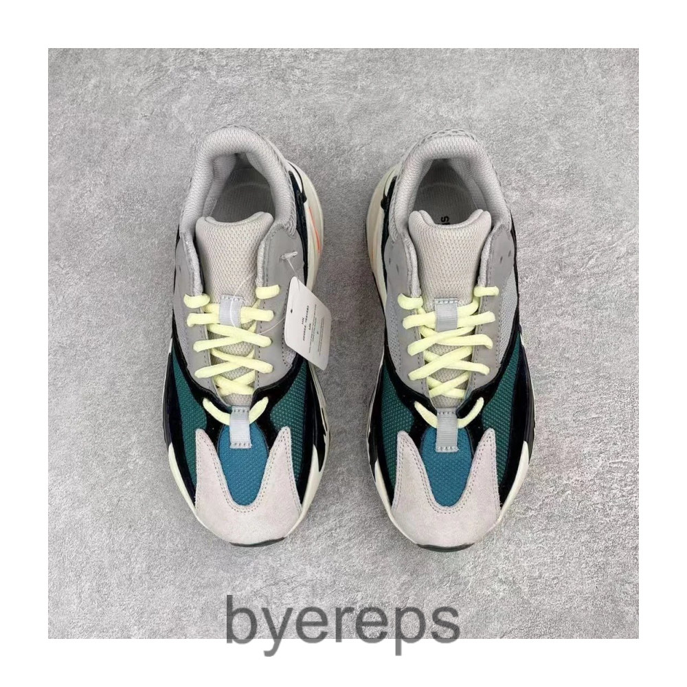 Yeezy 700 — photo 4 of 4