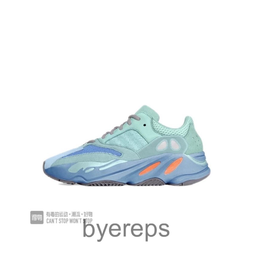 Yeezy 700 — photo 3 of 4
