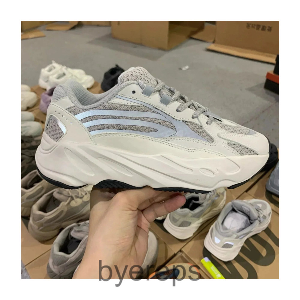 Adidas Yeezy 700 — photo 3 of 4