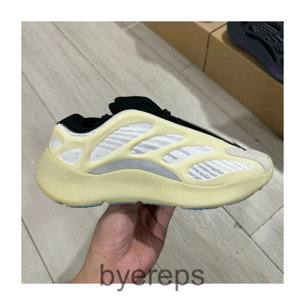 Yeezy 700 v2