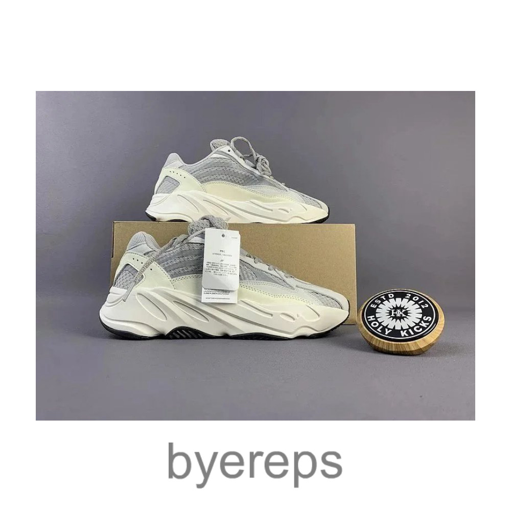 Yeezy 700 v3