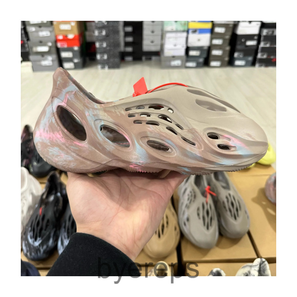 Yeezy Foam RNNR (lots of cw) — photo 3 of 4