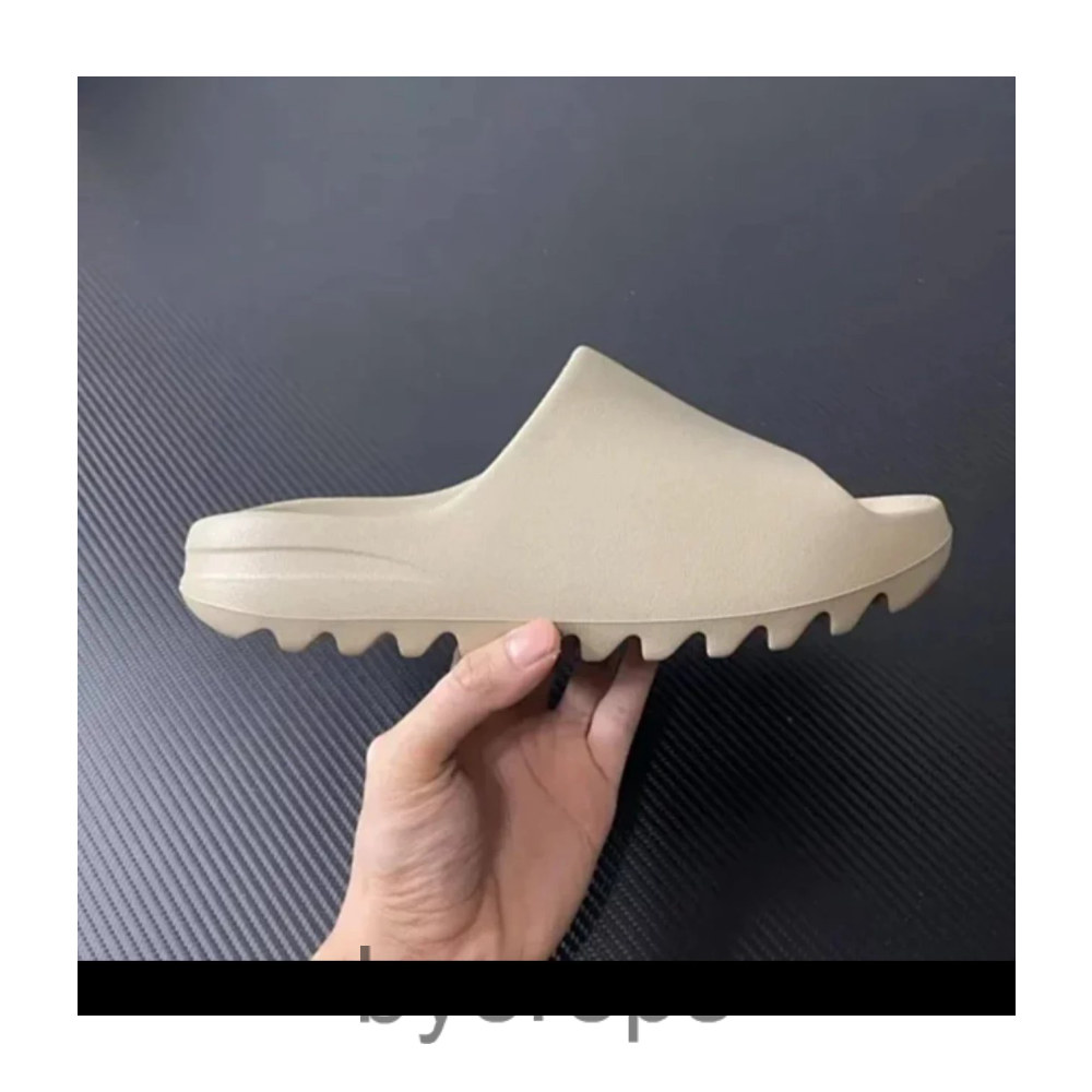 Yeezy Foam Runners — photo 3 of 4