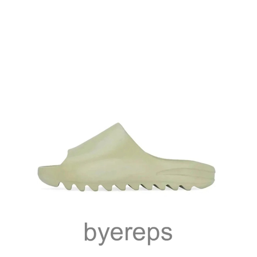 Yeezy slides — photo 2 of 4