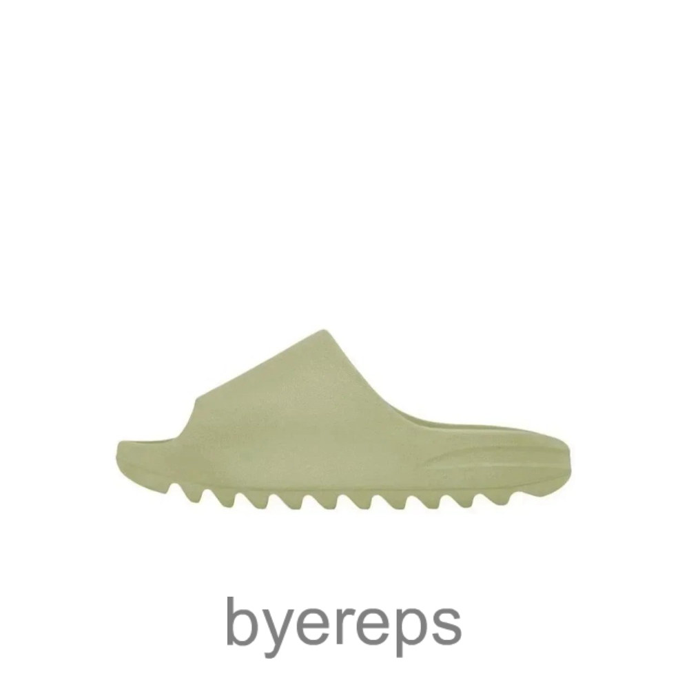 Yeezy slides — photo 3 of 4