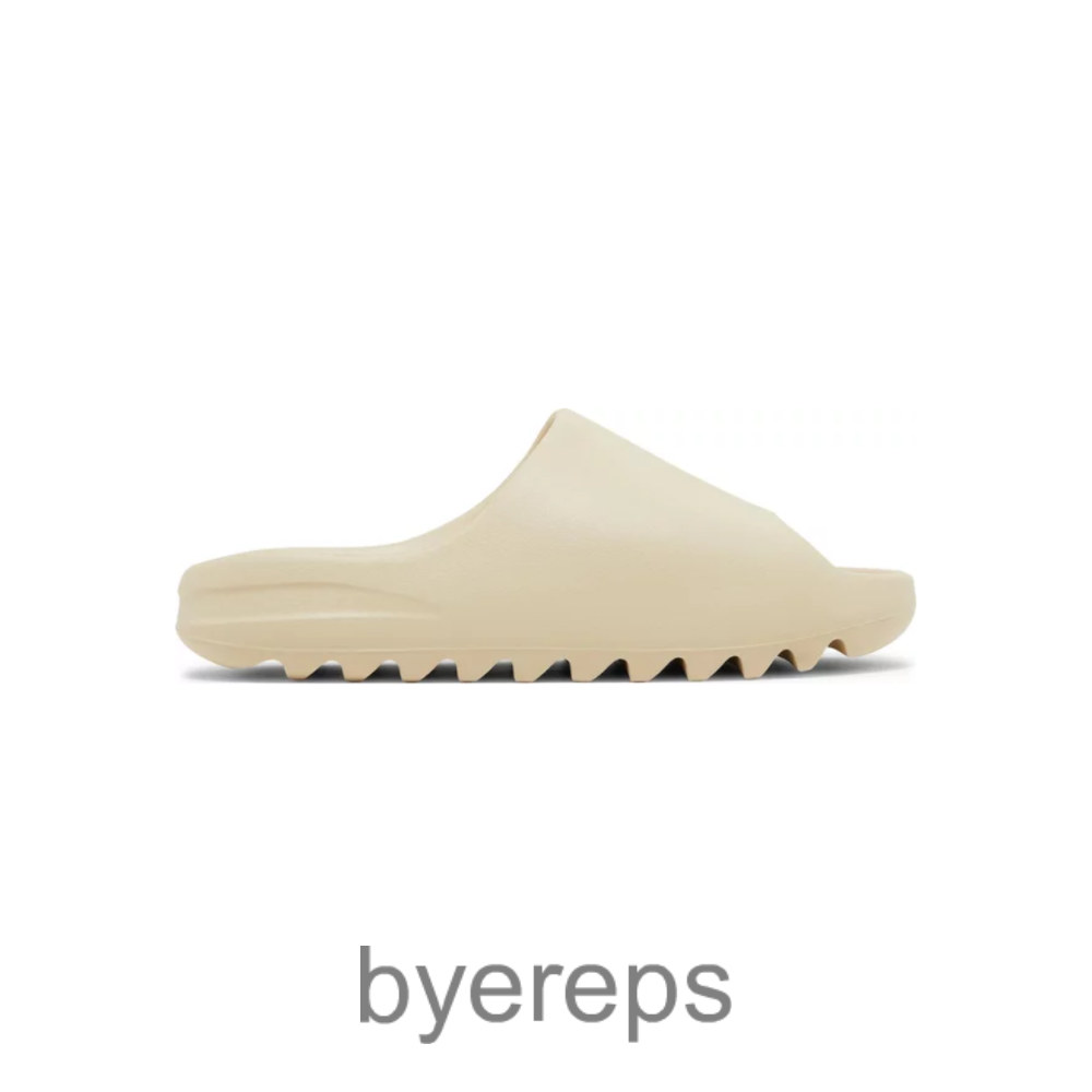 Yeezy Slides — photo 2 of 4