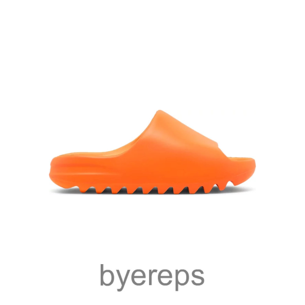 Yeezy Slides — photo 4 of 4