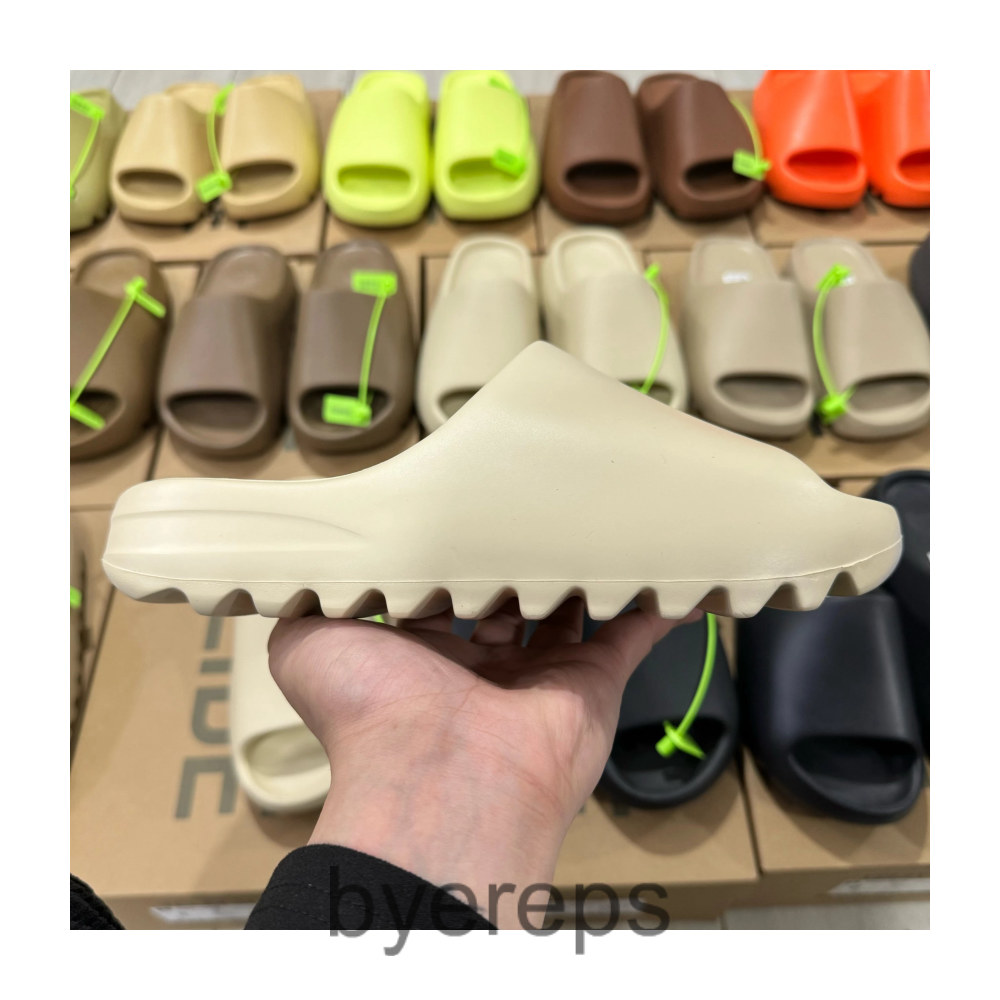 Yeezy slides (lots of cw) — photo 2 of 4