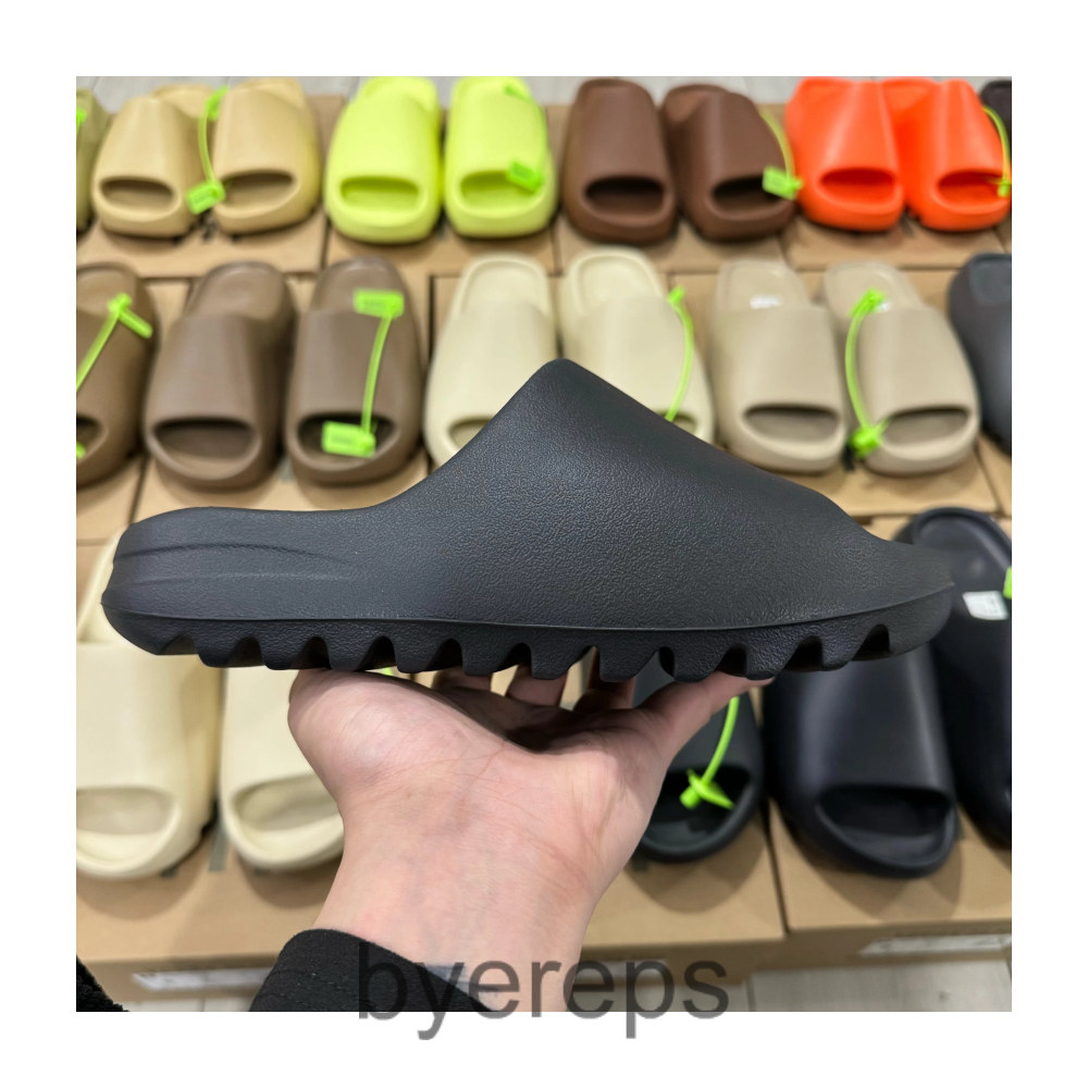 Yeezy slides (lots of cw) — photo 3 of 4