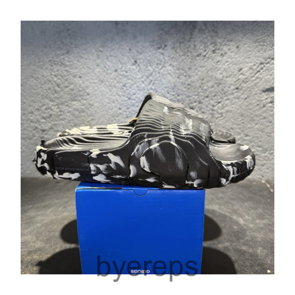 Yeezy slides [OG Batch] — photo 3 of 4