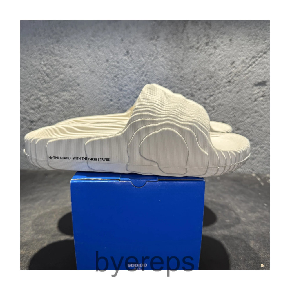 Yeezy slides [OG Batch] — photo 4 of 4